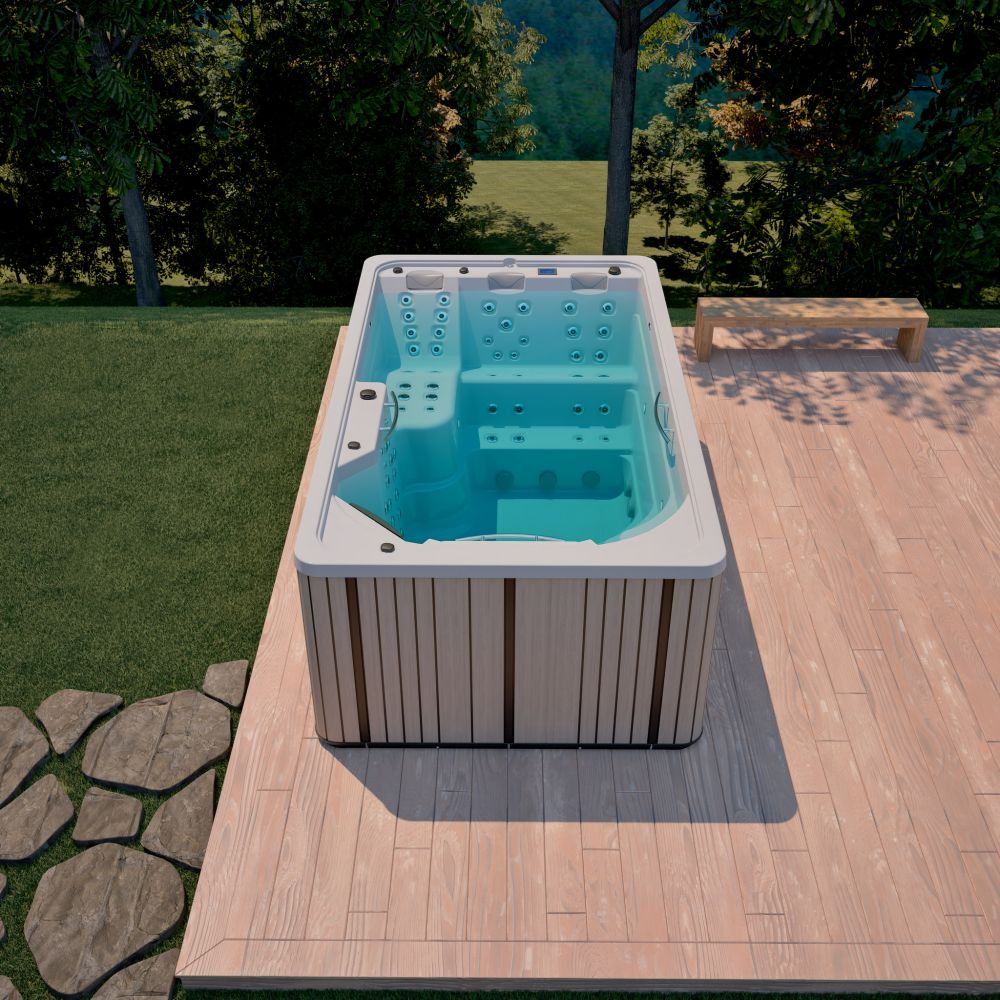 Wanna zewnętrzna z hydromasażem ustawiona na drewnianym tarasie w ogrodzie.