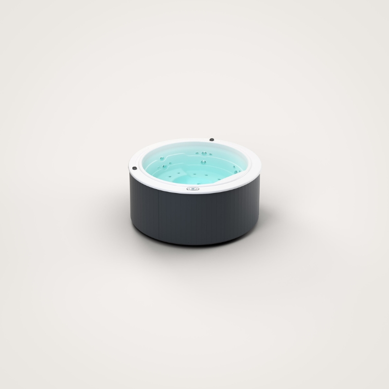 Okrągłe szare jacuzzi z błękitną wodą na jasnym tle