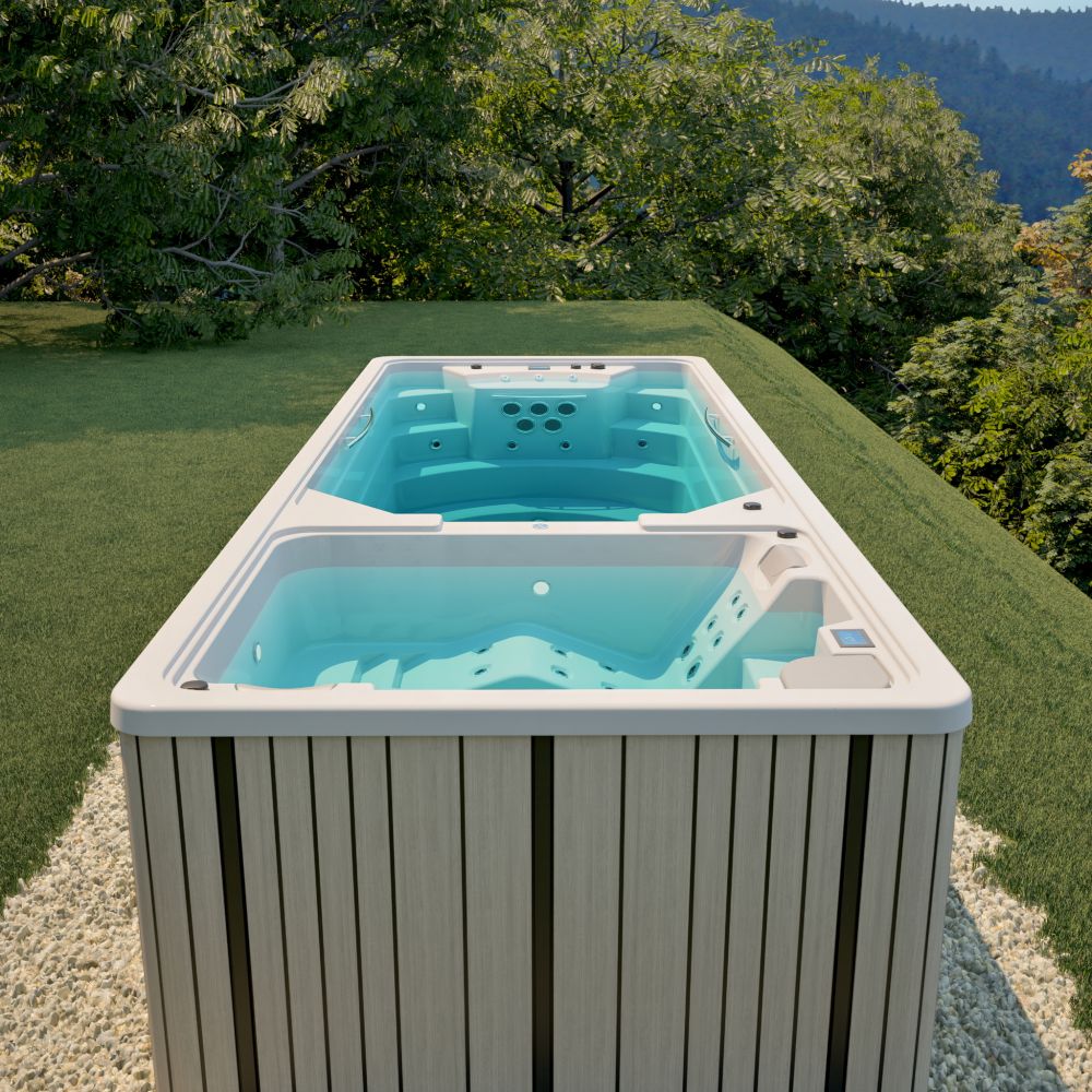 Nowoczesny basen z hydromasażem ustawiony w ogrodzie na tle drzew.