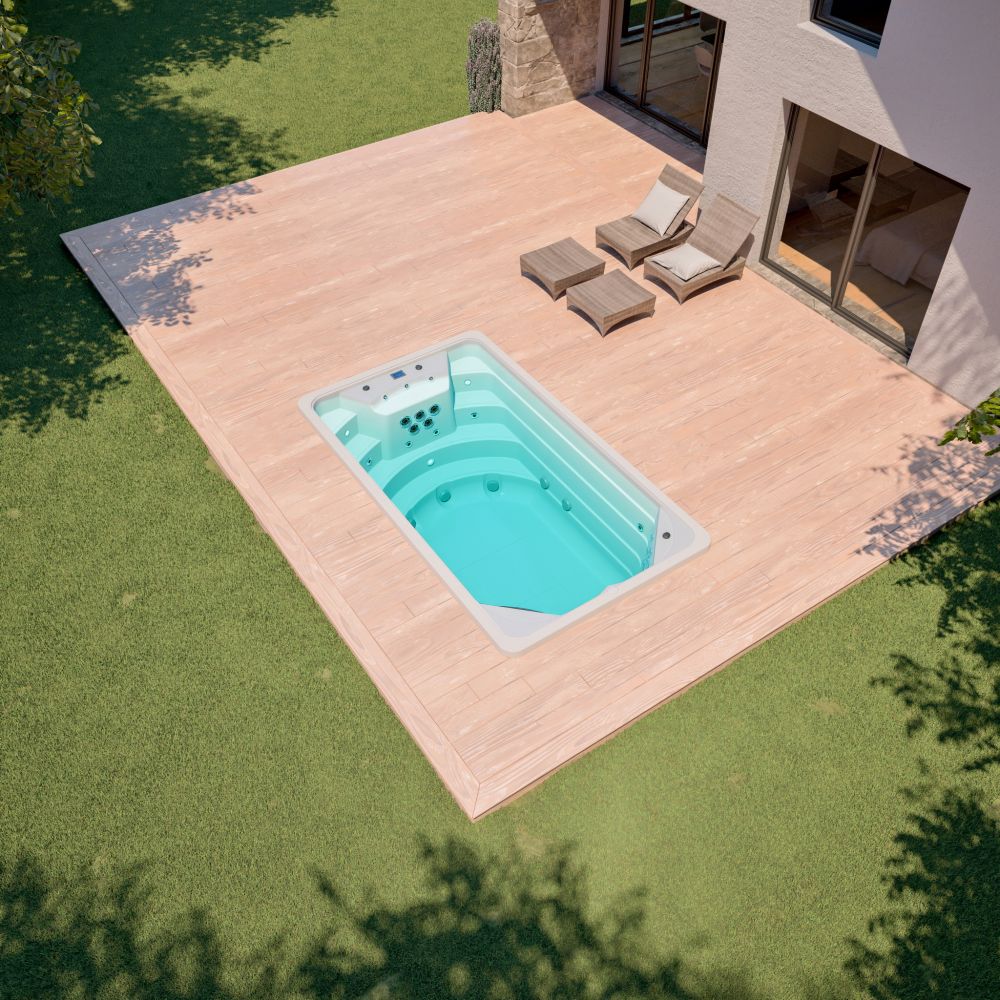 Wbudowane jacuzzi ogrodowe z hydromasażem na drewnianym tarasie przy domu.
